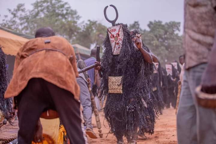 Donoblih 2024 à Orodara : le retour des initiés des bois sacrés célébré par la communauté Sèmê