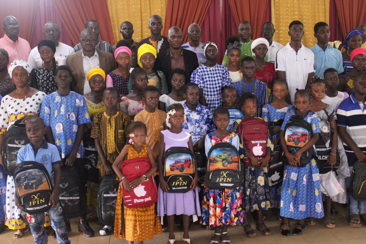 Célébration de l’excellence scolaire à l’Église de l’Alliance Chrétienne de Dédougou