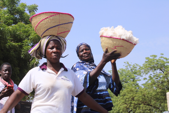 Dédougou :  Le coton et le fil burkinabè à l&rsquo;honneur dans les rues de Dédougou