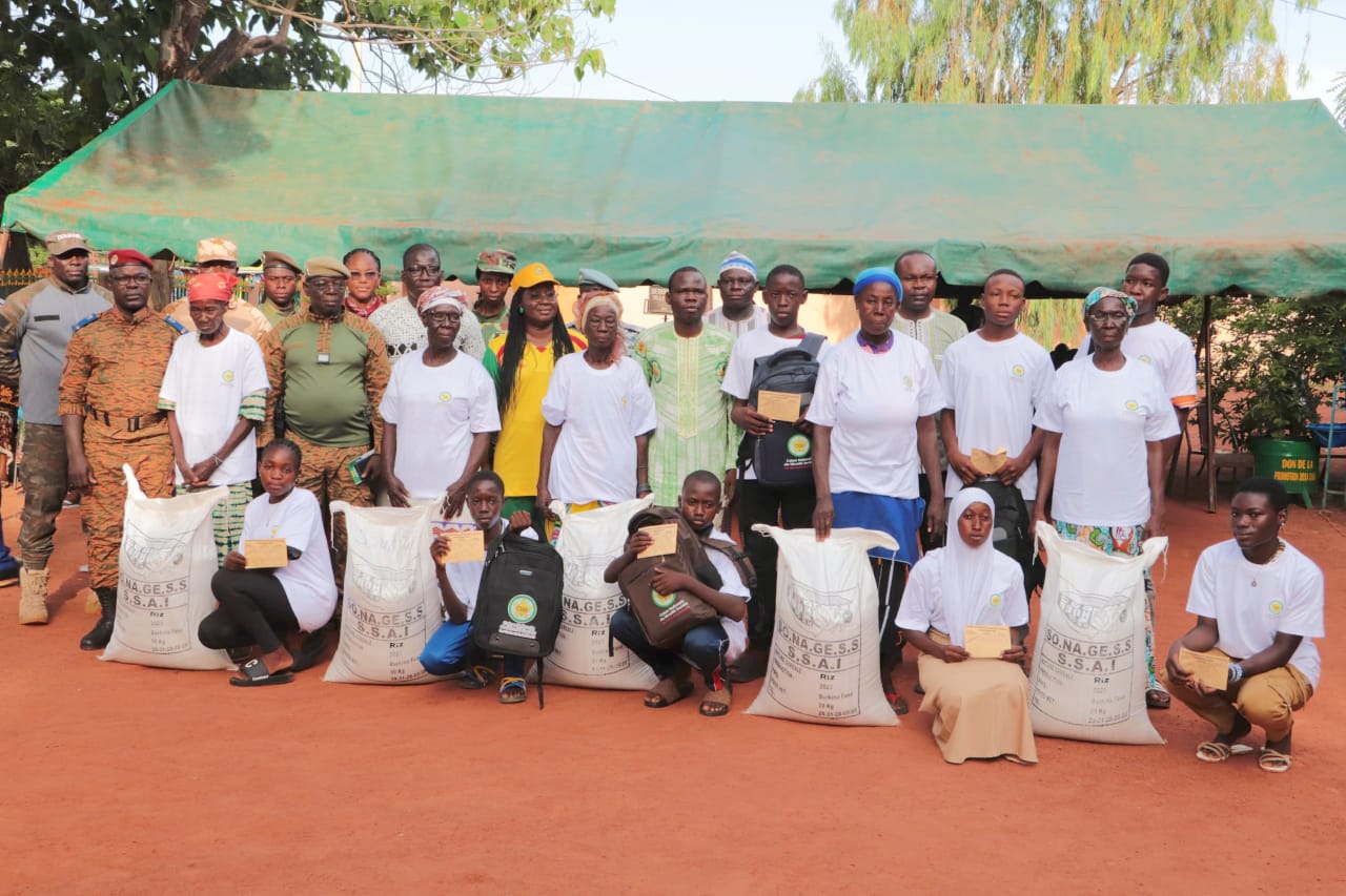 Dédougou : La CNSS réconforte les veuves et orphelins d’assurés sociaux avec des bourses, kits scolaires et vivres