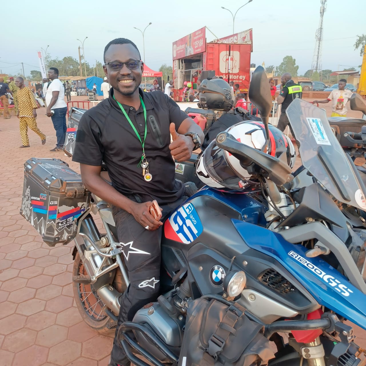 Dédougou accueille la 6ème étape du Tour Motard du Burkina : une célébration sous le signe de la passion et de la solidarité motocycliste