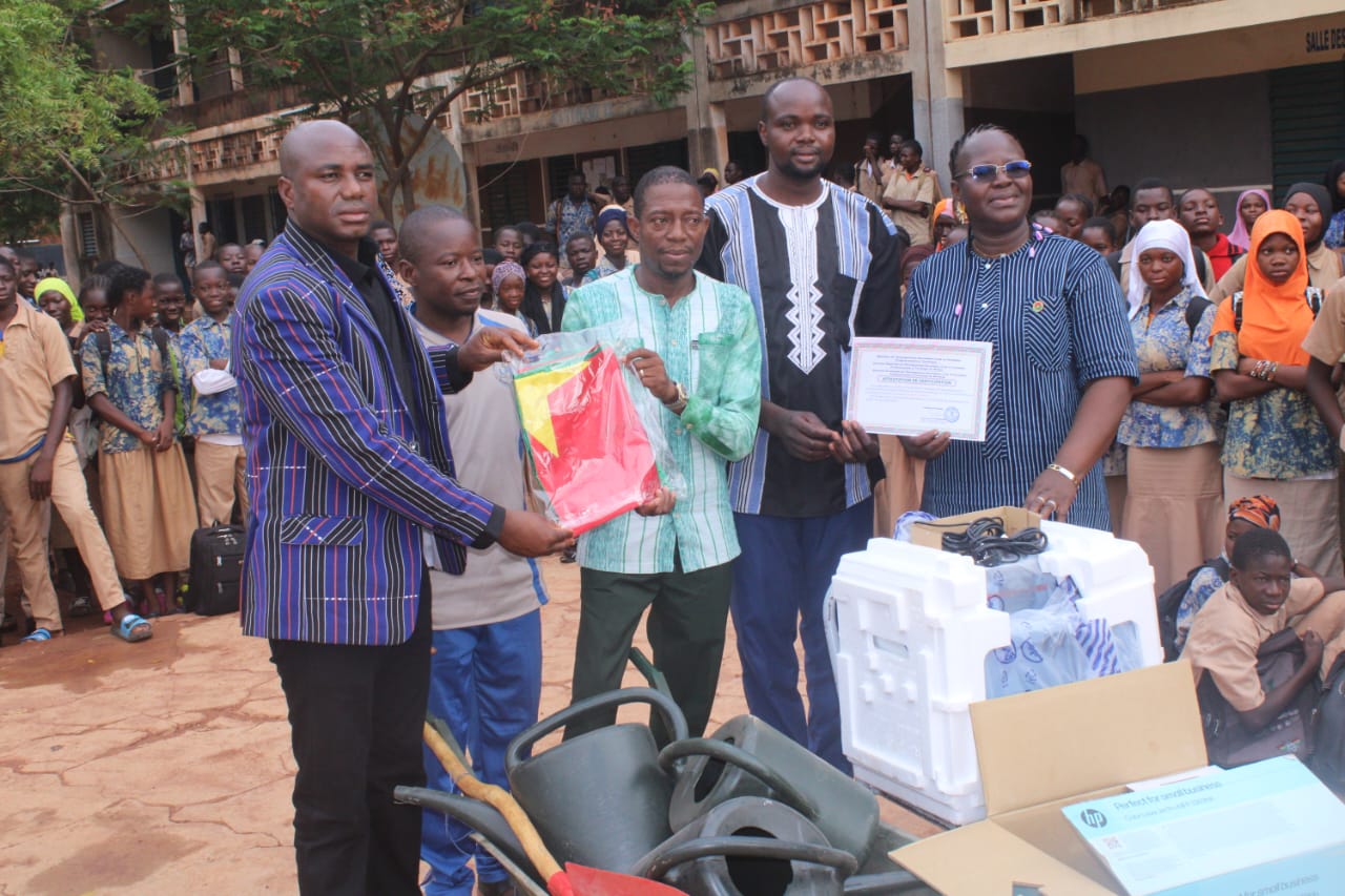 Concours “Espace Mât Vert” en milieu scolaire : le Lycée provincial polyvalent de Dédougou remporte la première édition