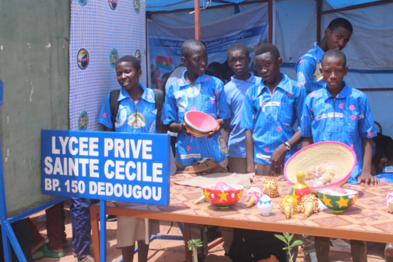 Dédougou : la 1ère foire des métiers révèle le génie créateur des élèves